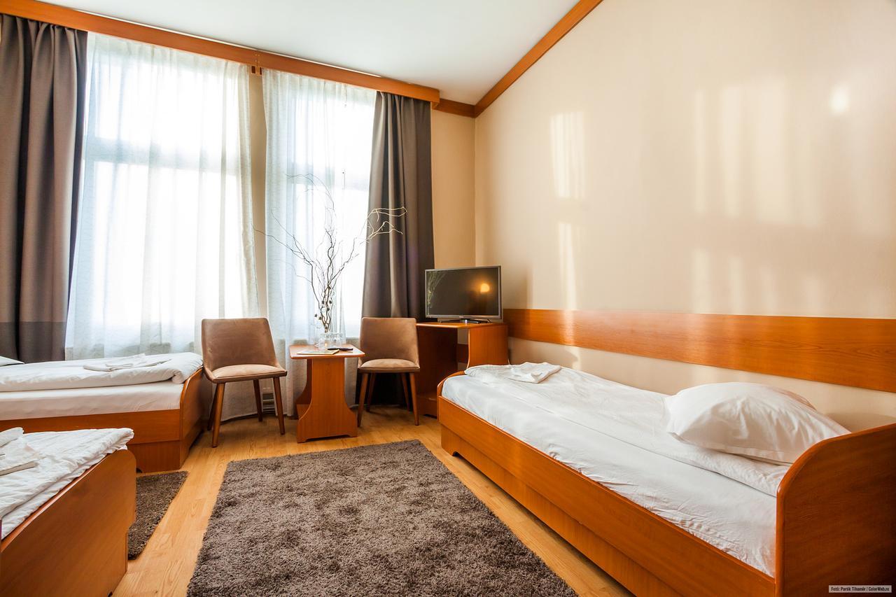 Szilagyi Hotel&Restaurant Gheorgheni  Ngoại thất bức ảnh